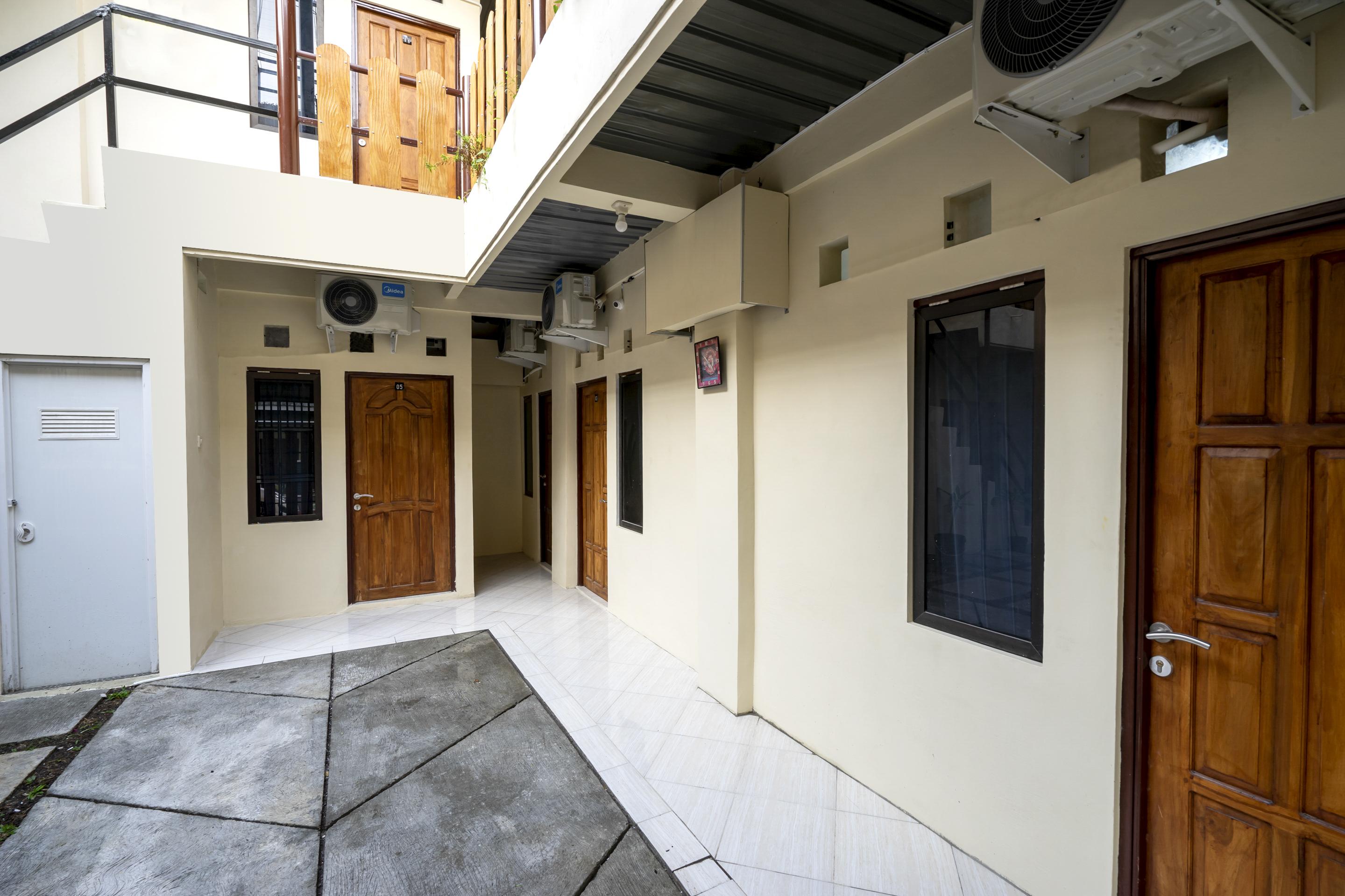Oyo 2098 Homestay Kk Ngaglik Exterior photo